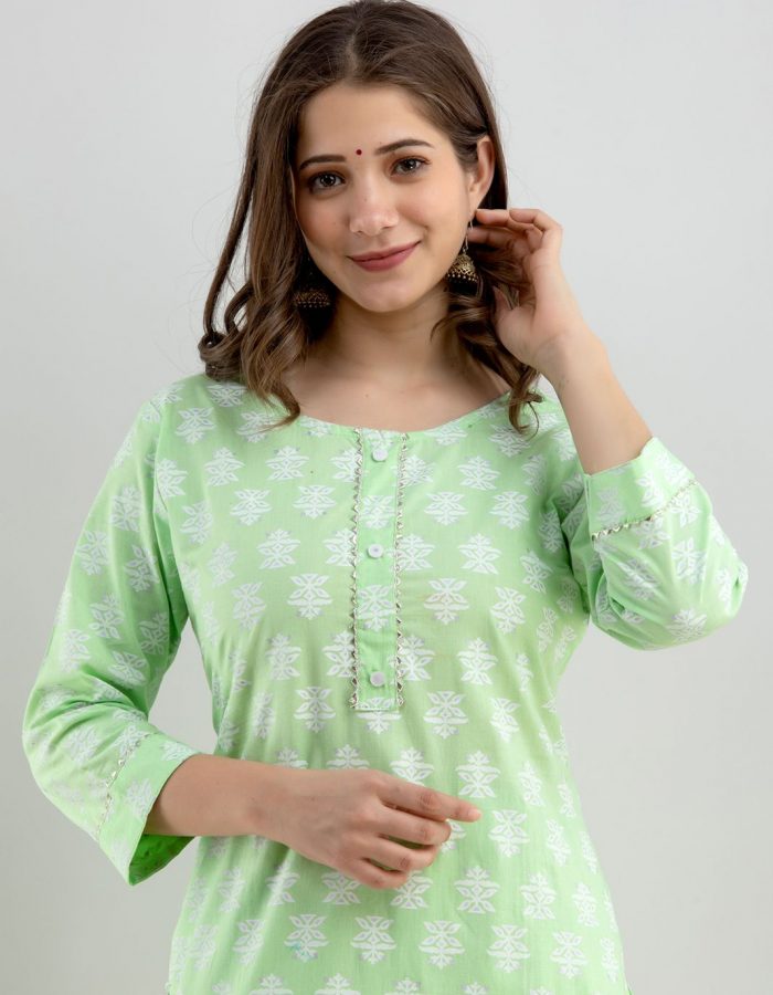Vastraas Ladies cotton printed kurti pant set